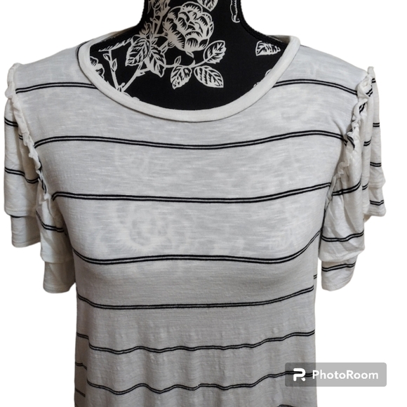 Green Envelope Los Angeles Ruffled Sleeves Top - Picture 2 of 7